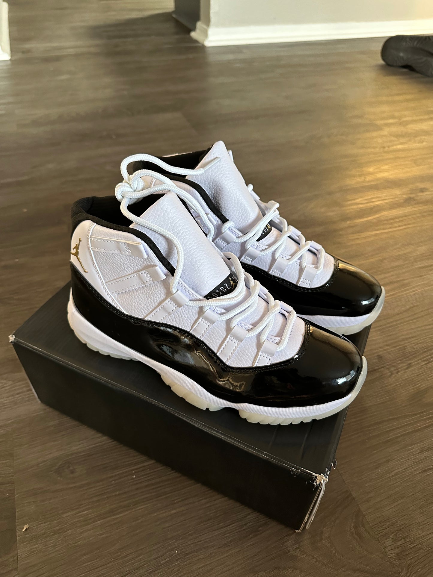 AIR JORDAN 11 RETRO